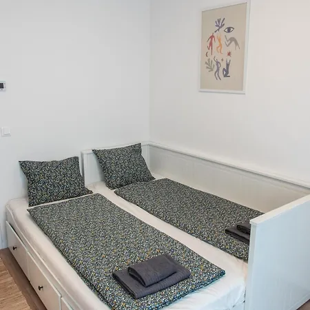 Apartment Center Retreat Palace District Gem *