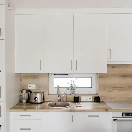 Bright 2br With Terrace