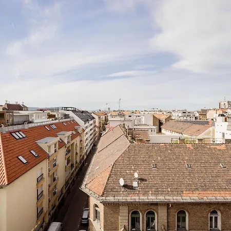 Bright 2br With Terrace Budapeşte