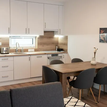 Bright 2br With Terrace