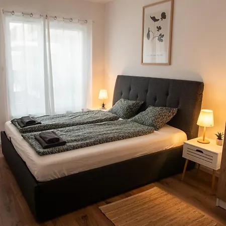 Bright 2br With Terrace Апартаменты *