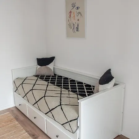 Bright 2br With Terrace *