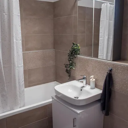 Bright 2br With Terrace Апартаменты
