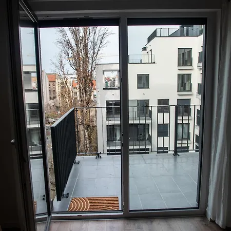 Bright 2br With Terrace